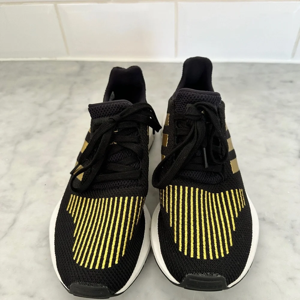 Adidas Women’s Swift Run Sneakers Size 7 - Picture 5 of 6